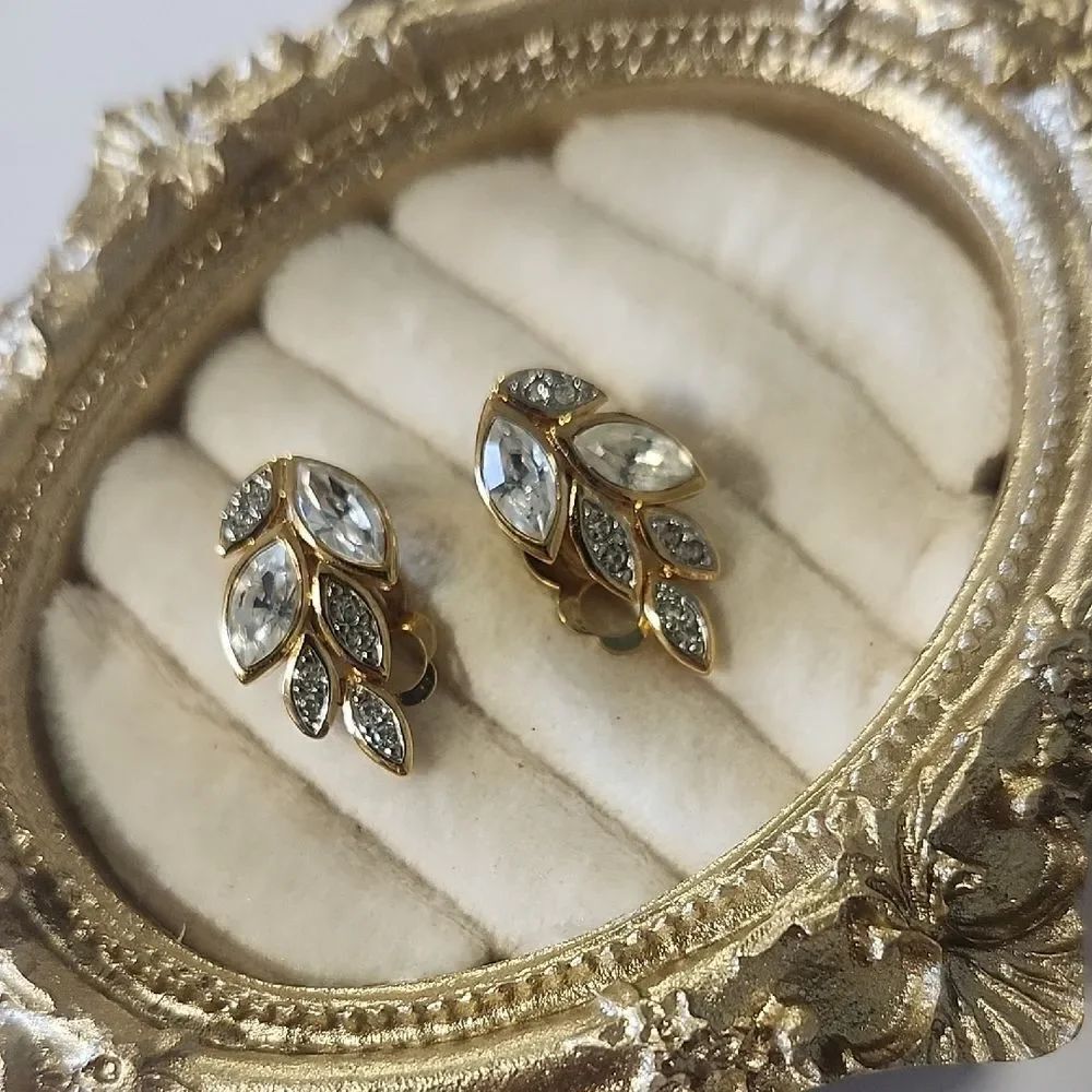Vintage Nina Ricci 22kt Gold Plated Clip On Earrings Leaf Design Designer Signed